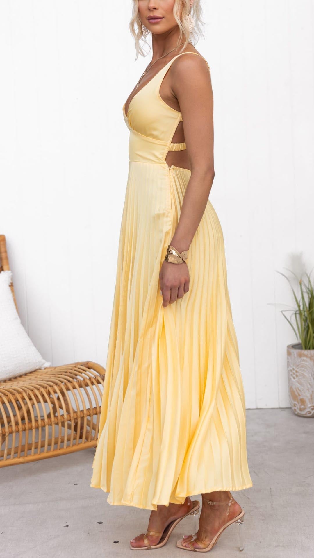 Amelia – Classic Maxi Dress