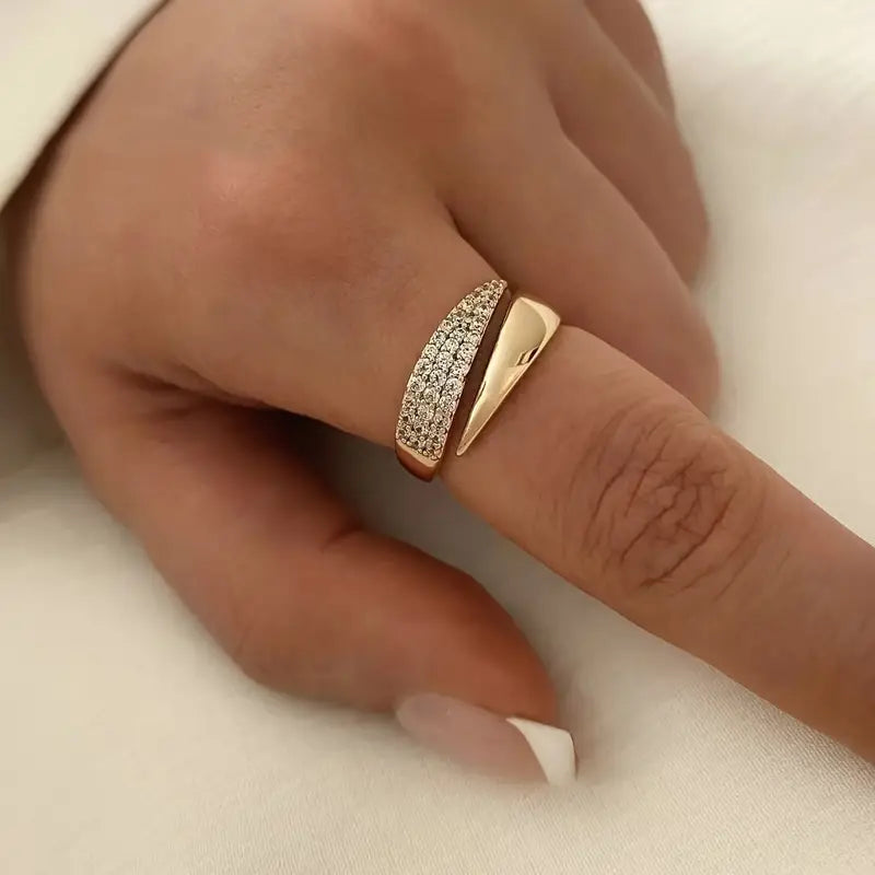 Elegant Gold Ring With Sparkling Stones (1+1 FREE)