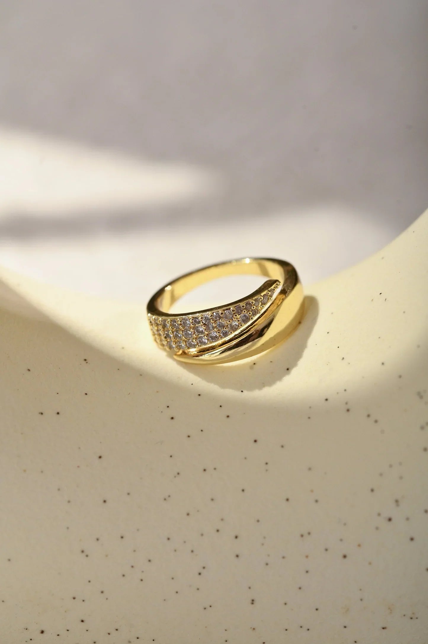 Elegant Gold Ring With Sparkling Stones (1+1 FREE)