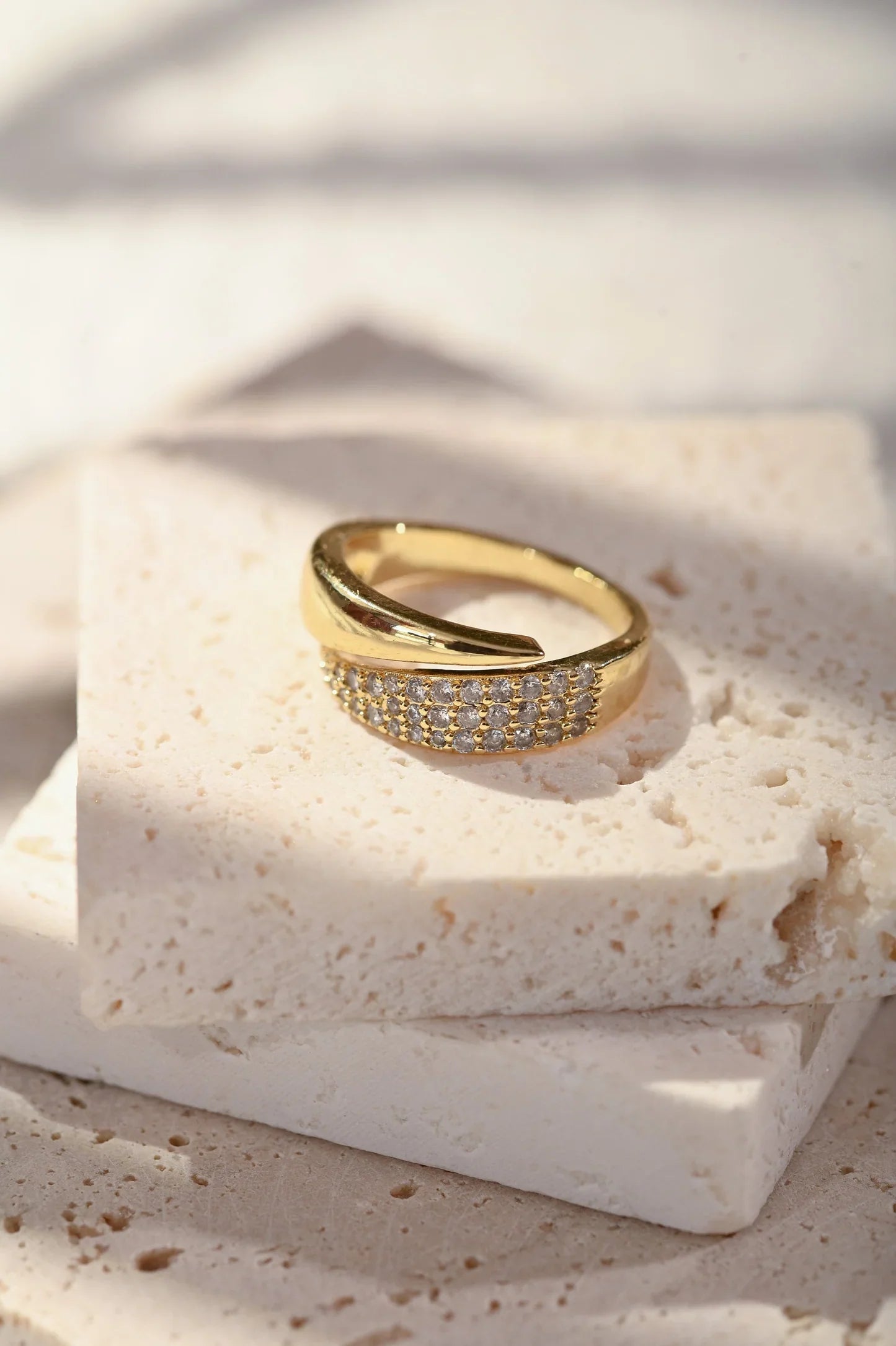 Elegant Gold Ring With Sparkling Stones (1+1 FREE)